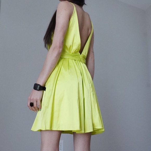 Super gorgeous plunge neckline A line dress. - Picture 2 of 3